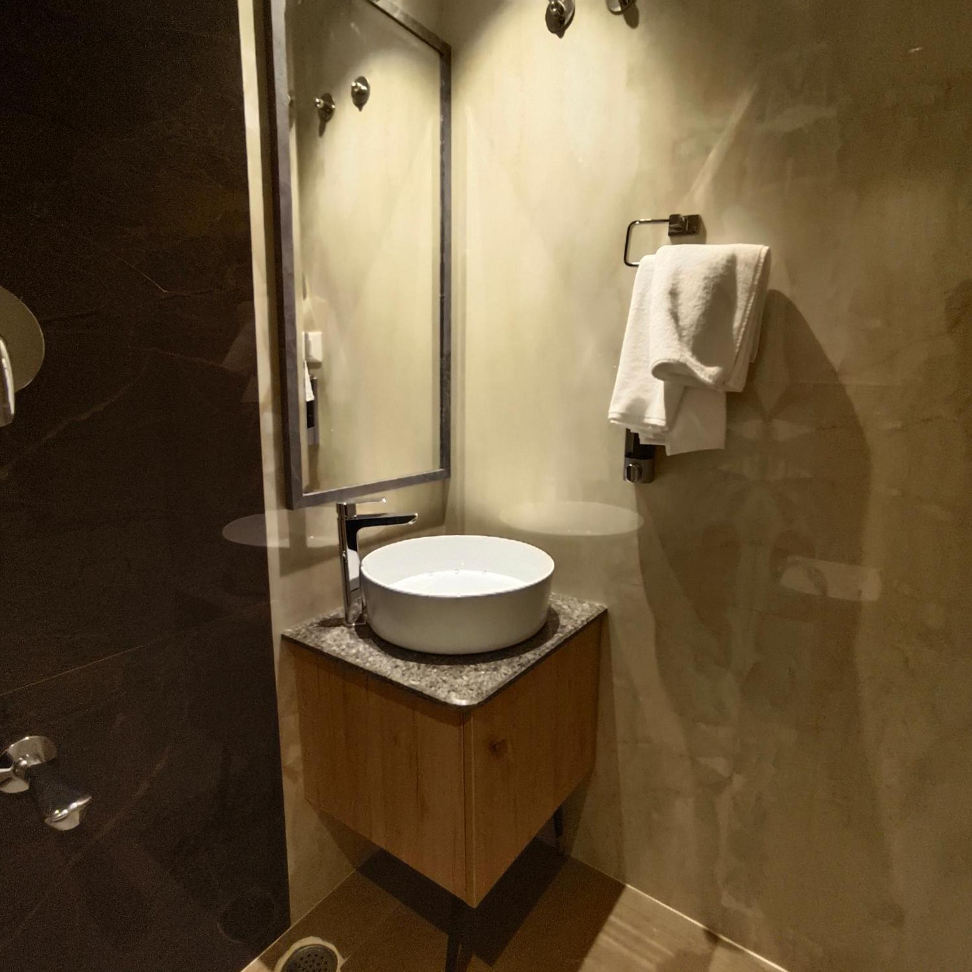 Olive Hotel Le Opera By Embassy Group Bangalore Eksteriør bilde
